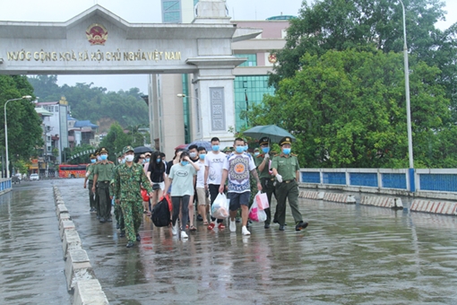 Trao trả 15 đối tượng cho Công an Trung Quốc