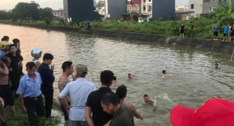 Tang thương 3 ông cháu ngã xuống kênh tử vong