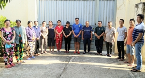 Bắt giam 15 đối tượng lắc tài xỉu ăn tiền