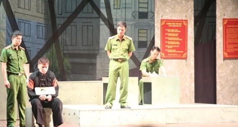 Nhà hát Công an Nhân dân biểu diễn vở kịch “Vẫn sống”
