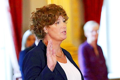 Bộ trưởng chuyển giới đầu tiên ở Châu Âu