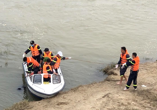 Tìm thấy thi thể nam thanh niên nhảy cầu sông Hiếu