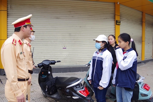 Công an Phủ Lý tăng cường kiểm tra HS,SV vi phạm Luật Giao thông
