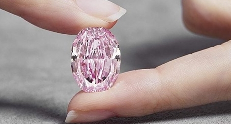 Bán đấu giá viên kim cương màu hồng quý hiếm