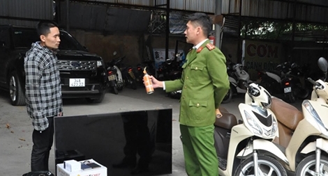 Bắt đạo chích “kỳ cựu” chuyên dùng đèn khò phá cửa