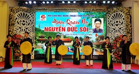 "Khi gần thì mất, xa xôi lại còn"