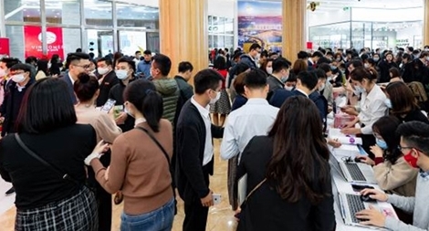 Hàng nghìn khách hàng háo hức tham quan căn hộ mẫu dòng Ruby của Vinhomes