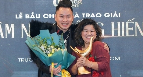 Từ các giải thưởng âm nhạc 2020: Nhạc thị trường vẫn thắng thế?