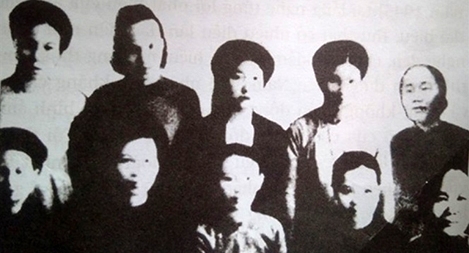 Phấn son tô điểm sơn hà