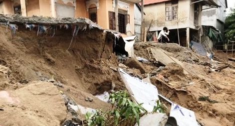 Biển "ngoạm" bờ, dân thấp thỏm lo âu