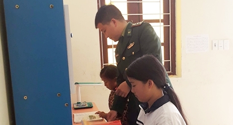 Những đứa trẻ lớn lên trong mái ấm biên phòng