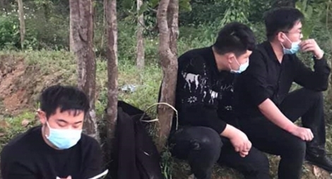 Nhóm người Trung Quốc nhập cảnh "chui" trốn chạy khi thấy CSGT