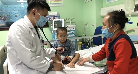 Tết này, con cố chịu đau...