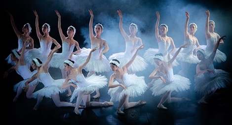 Vì sao nghệ sĩ “khóc ròng”?