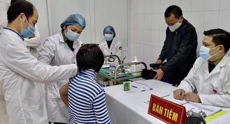 Những dấu cộng màu đỏ