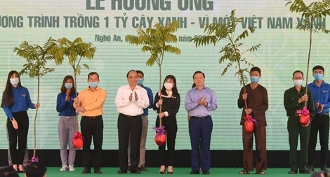Thủ tướng dự Lễ hưởng ứng chương trình trồng 1 tỷ cây xanh tại Nghệ An