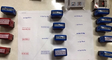 Băng nhóm chuyên làm giấy tờ giả, rao bán online