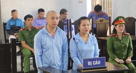 Vay tiền bằng sổ đỏ giả, chia nhau hơn 33 năm tù giam