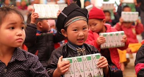 1,7 triệu ly sữa hỗ trợ trẻ em khó khăn giữa dịch COVID - 19