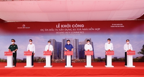 Chủ tịch Quốc hội tiếp xúc với cử tri ở Hải Phòng