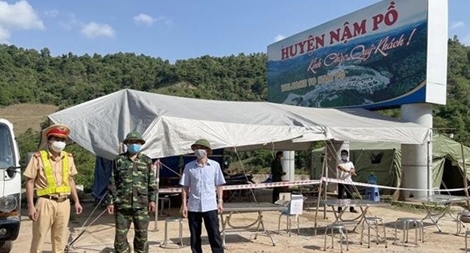 Điện Biên tạm đình chỉ 3 cán bộ liên quan đến chùm ca mắc COVID-19