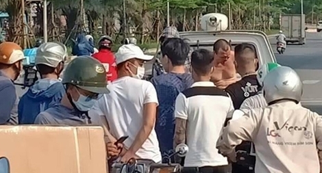 Tước dao, bắt tên cướp taxi manh động trên đường Cienco5