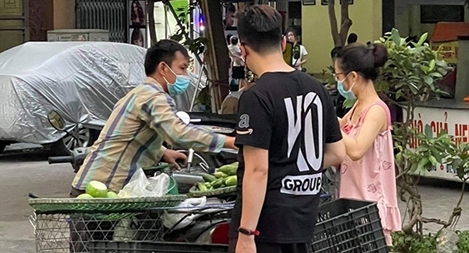 Gánh hàng rong lao đao vì dịch bệnh