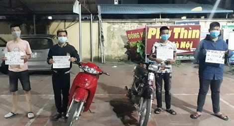 Xử phạt 4 "quái xế" tuổi teen lạng lách, bốc đầu