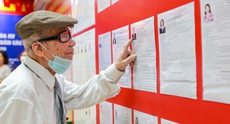 Ngày 'Chủ Nhật đặc biệt' của cử tri 95 tuổi 15 lần bỏ phiếu bầu cử