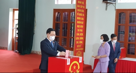  Chủ tịch Quốc hội và Phó Thủ tướng bỏ phiếu bầu cử tại Hải Phòng
