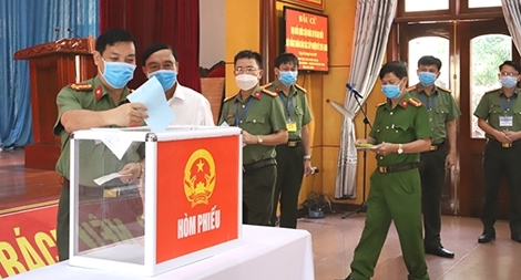 Cử tri Công an tỉnh Hà Tĩnh hòa chung với ngày hội non sông