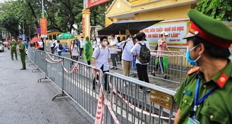 Hoãn lại niềm vui, giản tiện nỗi buồn trong đại dịch COVID-19 ở Hà Nội