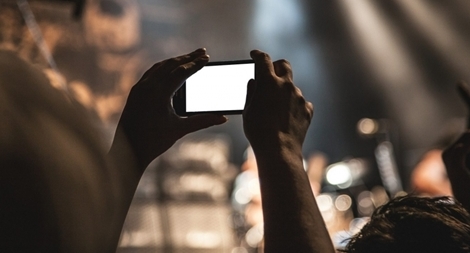 Nghệ sĩ lộng ngôn trên mạng xã hội: “Rác” văn hóa cần loại bỏ