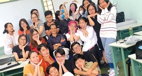 Truyền thông "mì chính cánh"