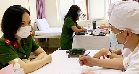 Chủng ngừa COVID-19: 2 lần 2 loại vaccine - được không?