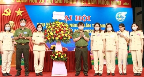 Xây dựng hình ảnh người phụ nữ CAND tự tin, tự trọng, trung hậu, đảm đang