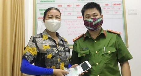 Trả lại cây vàng cho người phụ nữ đánh rơi