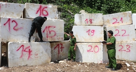 Ngang nhiên khai thác đá trắng trái phép quy mô lớn