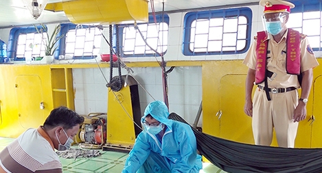 Lực lượng Công an xung kích trên tuyến đầu chống dịch COVID-19