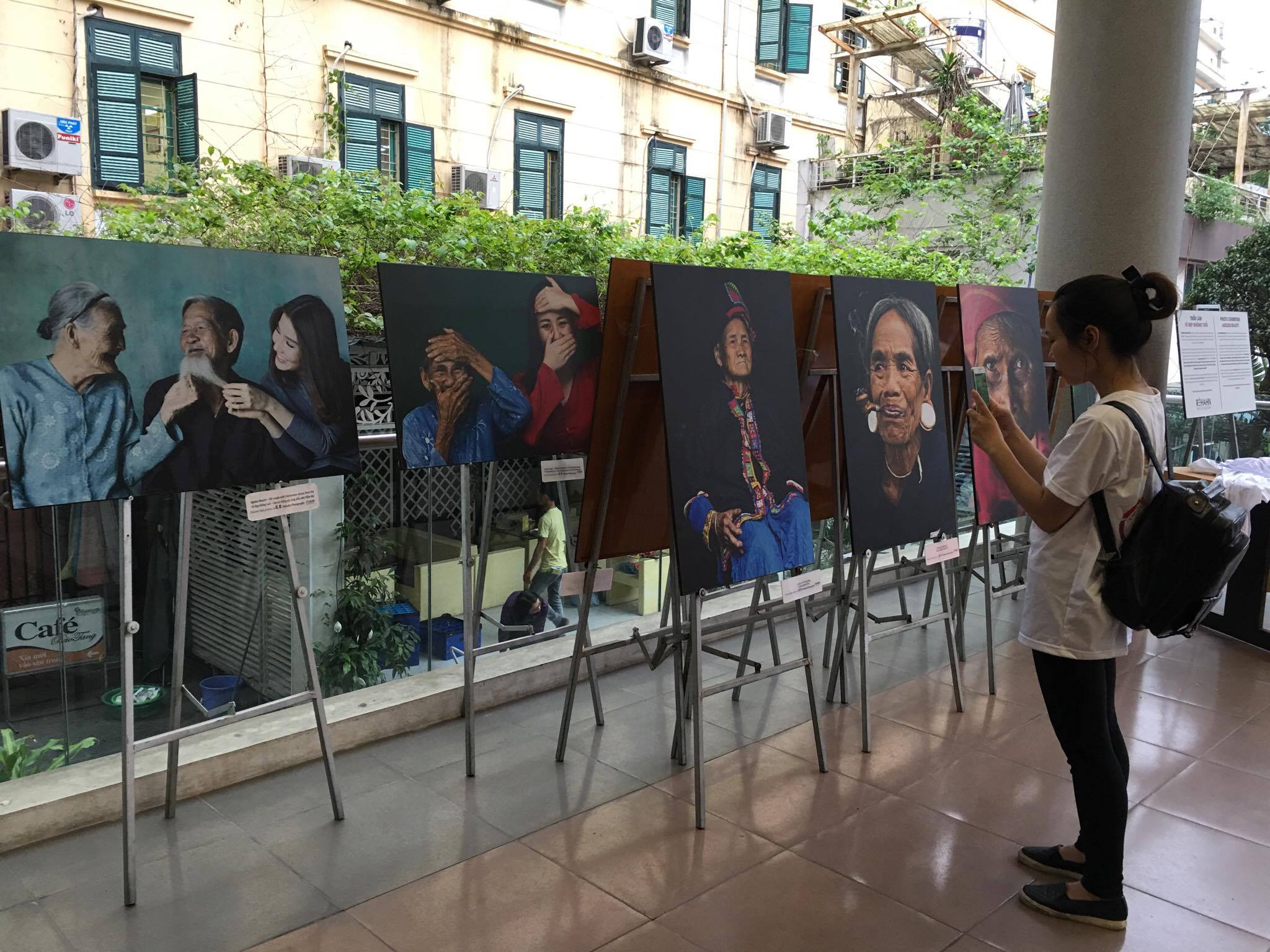 Triển lãm ảnh “ Sắc màu hoà nhập”