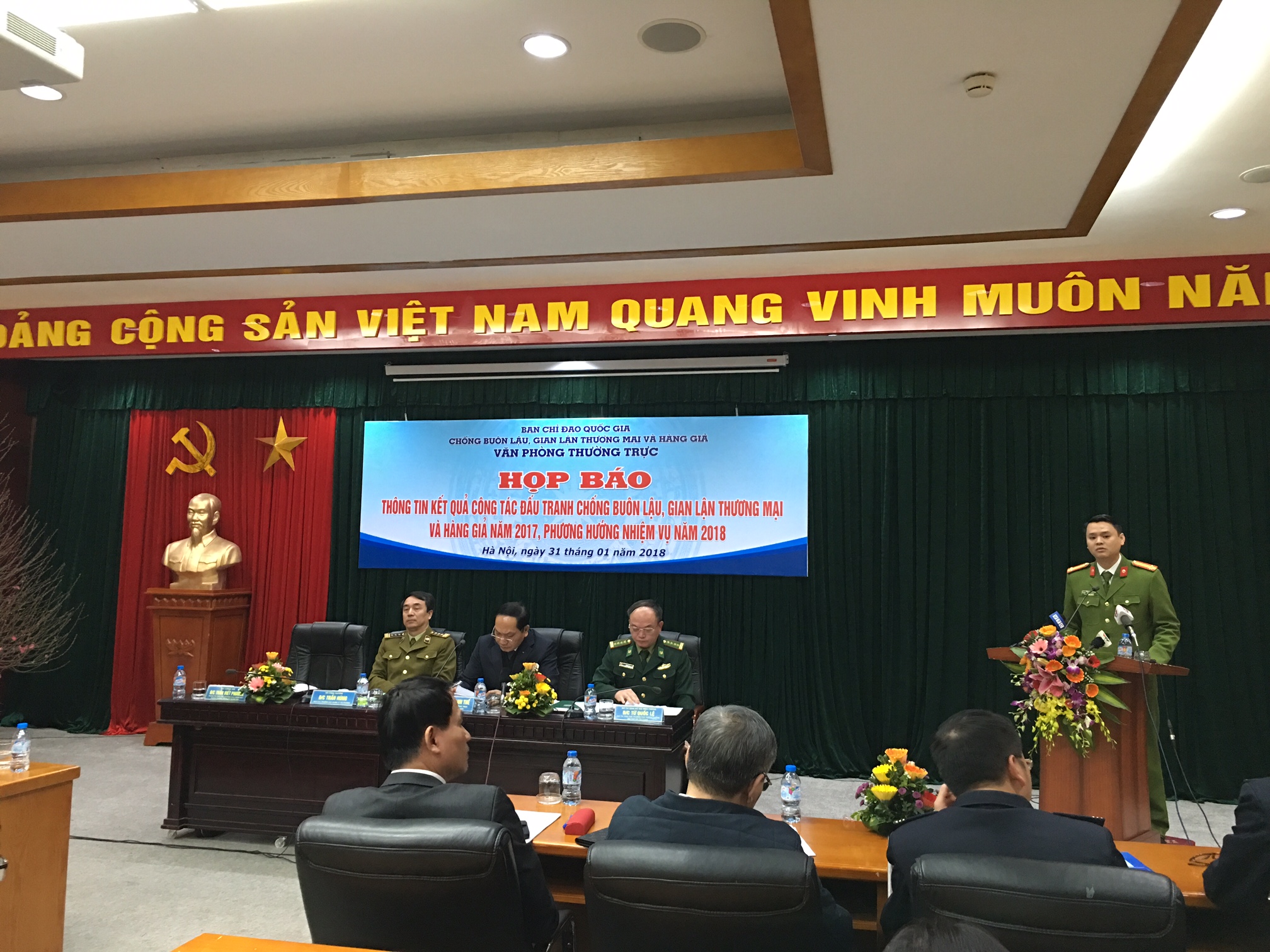 Buôn lậu vẫn “nóng bỏng” trên các tuyến biên giới