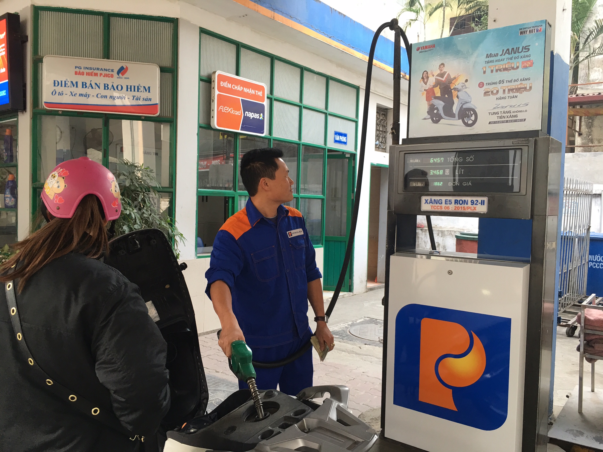 Xăng RON95-III giảm 592 đồng/lít từ 15h ngày 17-5