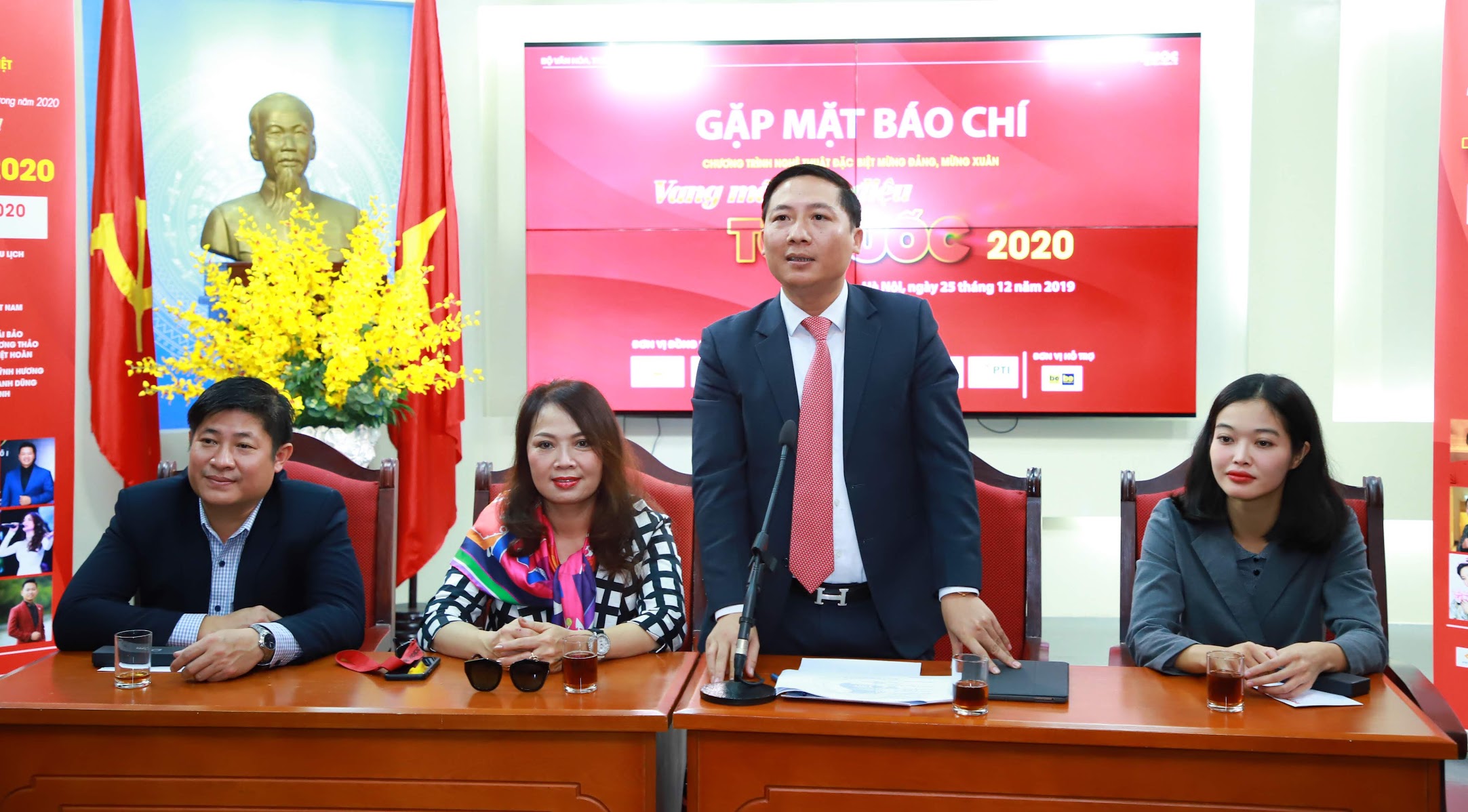 Nhiều ca sĩ gạo cội tham gia chương trình Vang mãi giai điệu Tổ quốc 2020