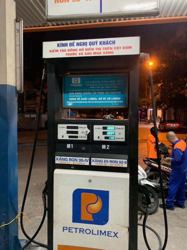 Phát hiện cây xăng “găm hàng”