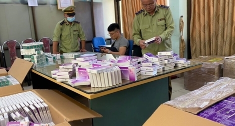 Phát hiện cơ sở phân phối thuốc kháng sinh “trôi nổi”