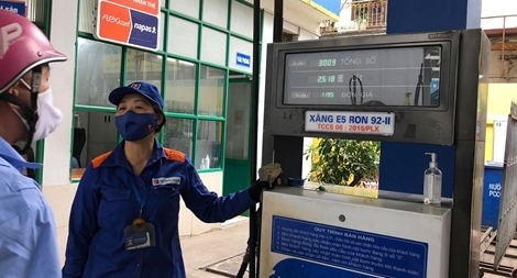 Giá xăng dầu tiếp tục tăng mạnh