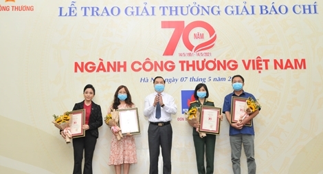 Trao Giải báo chí 70 năm ngành Công Thương