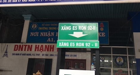 Bán xăng Ron 95-III không đạt chuẩn, 2 cửa hàng bị phạt hơn 400 triệu đồng