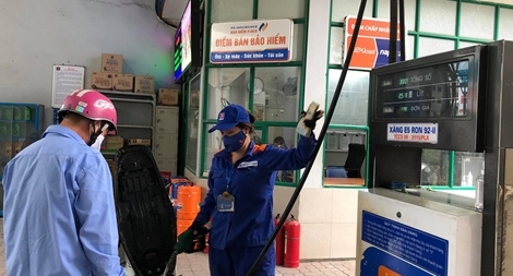  Xăng RON95-III tăng 633 đồng/lít