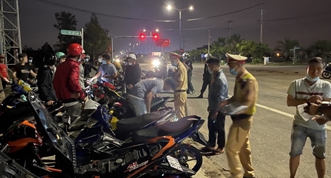 Ngăn chặn hơn 60 “quái xế” tụ tập đua xe ở Bình Dương